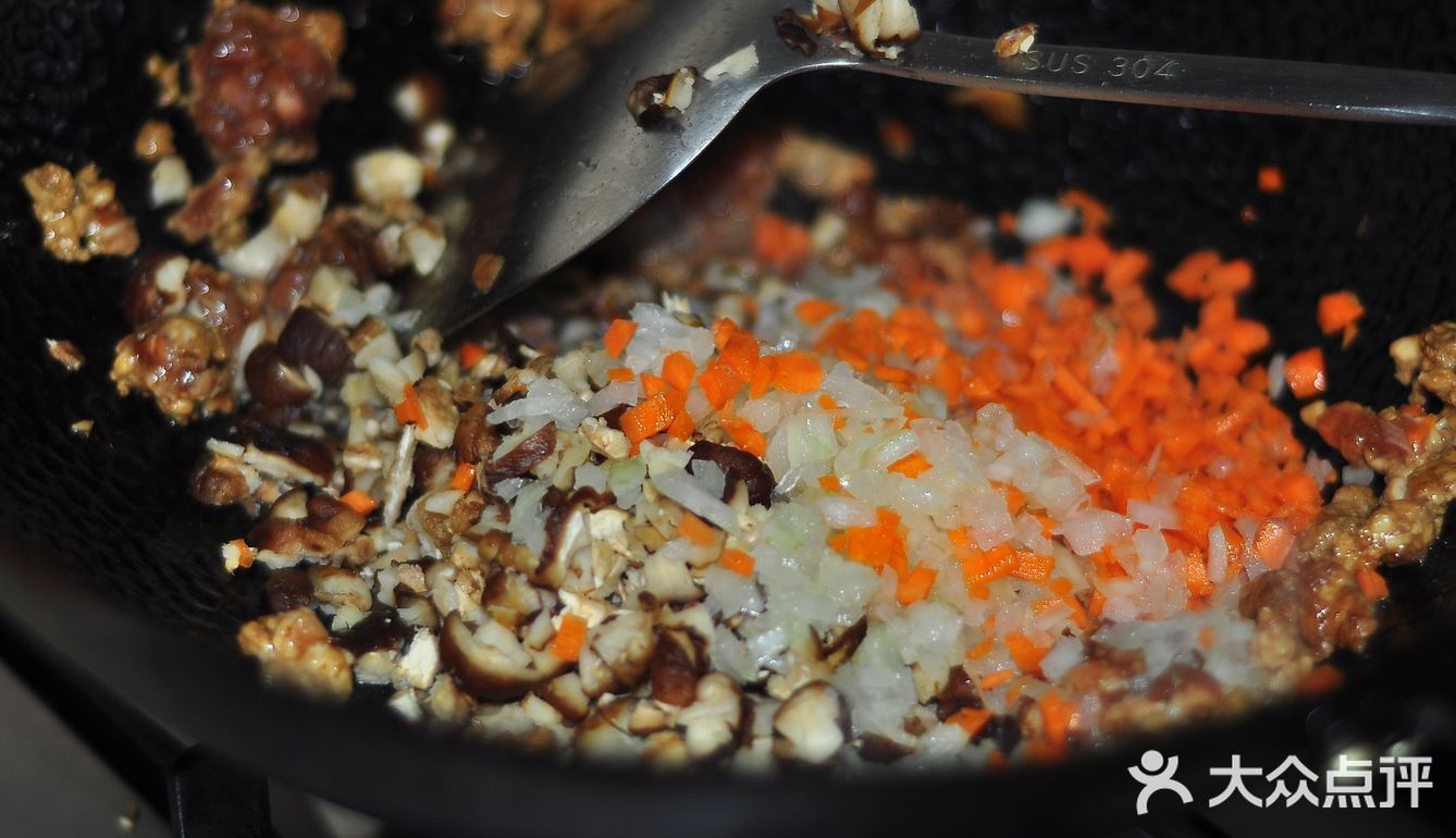 咸蛋黄糯米烧卖[调皮]这样做太好吃了