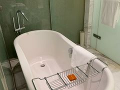 -上海滴水湖皇冠假日酒店