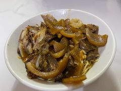 -松树干拌面店