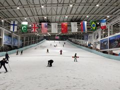 -乔波室内滑雪场
