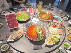-伴山牛贵州黄牛肉火锅·苗疆非遗艺术餐厅(上海首店)