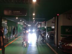 -虹桥天地-停车场