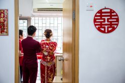 -现代经典婚纱摄影