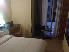 -卡罗酒店(东门晒布地铁站店)