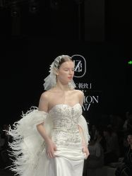 -Renee芮亦婚纱(原丽莎)