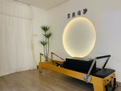 -闺蜜瑜伽·普拉提女性塑形馆