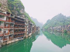 -苗伯妈酸汤火锅