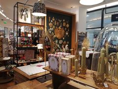 -乐蓬马歇百货公司(Rive Gauche)