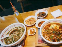 -呷佬·长沙手工米粉(金沙江路店)