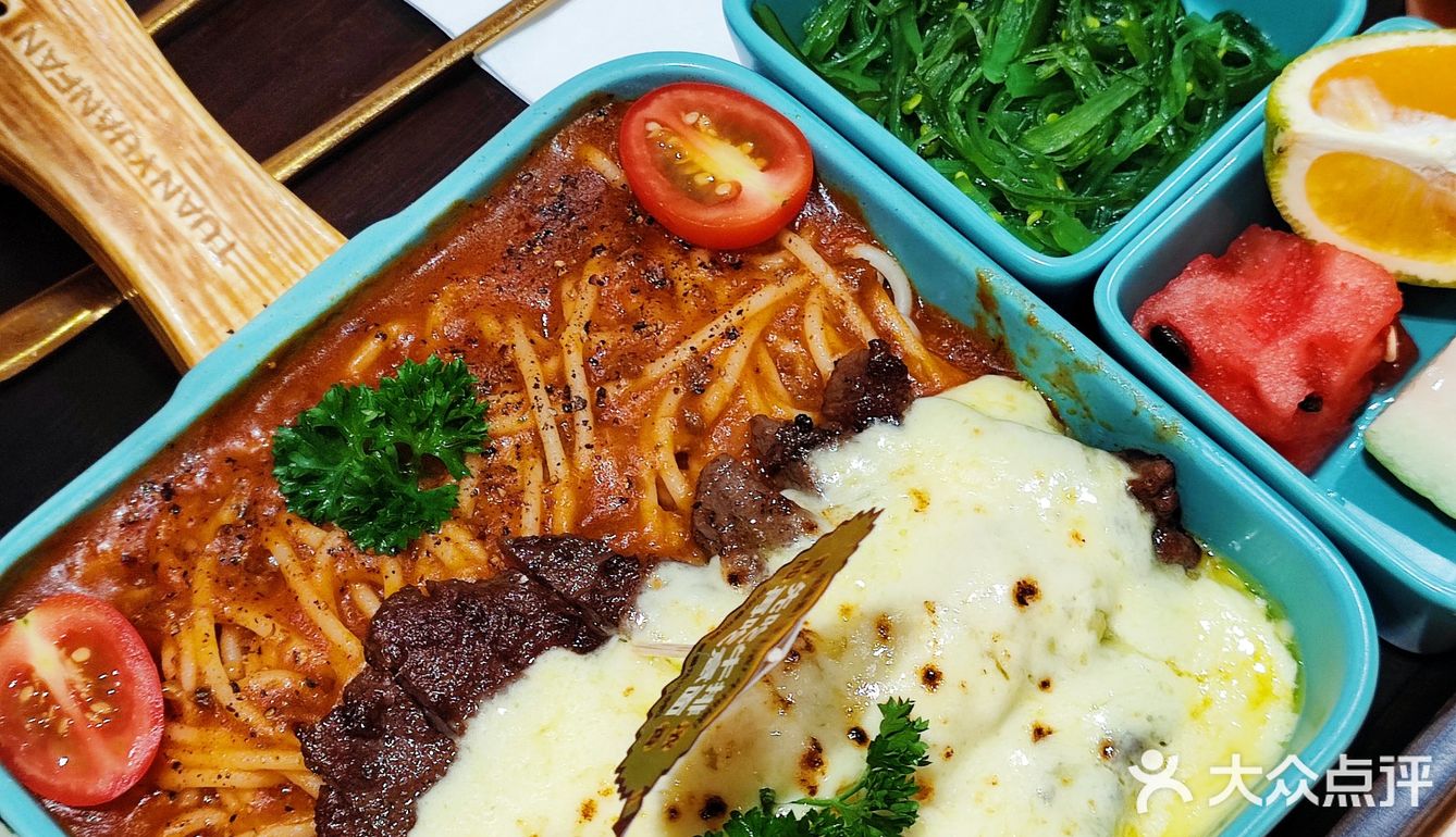 这家牛排店真的好吃，会上瘾[流泪][流泪]