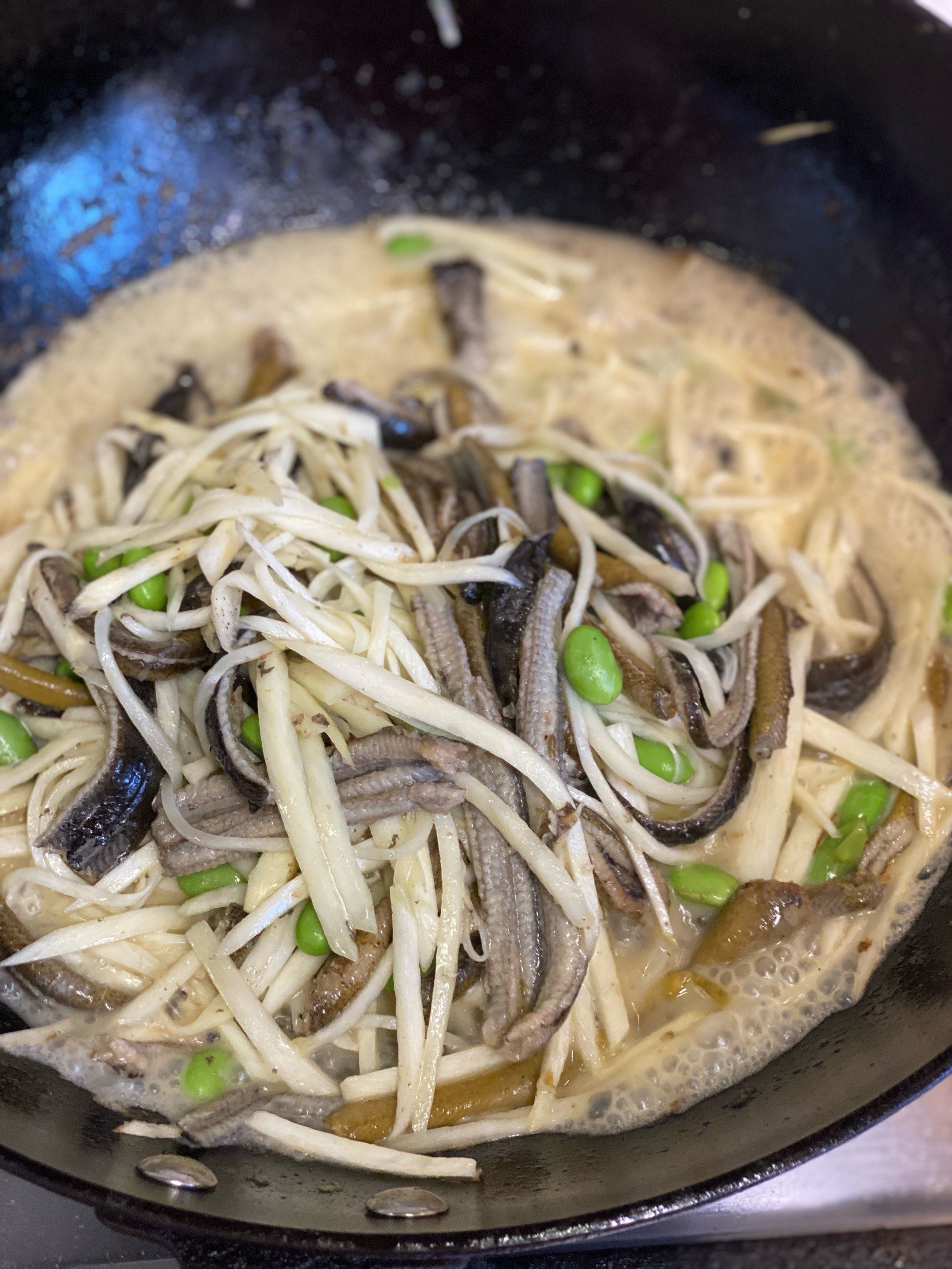 清淡又鲜美的茭白毛豆烩鳝丝