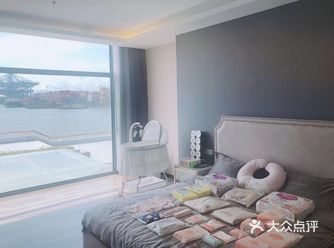 地理位置：盐田街道海鲜街68号，他们家是专车接送的