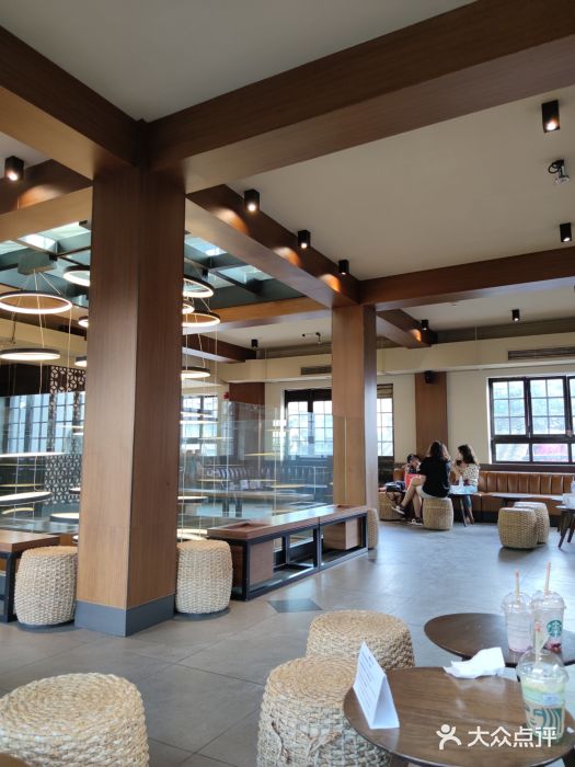 星巴克臻选(成都宽窄巷子店)大堂图片