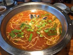 -野山舂·贵州现舂酸汤火锅(鸿通城店)