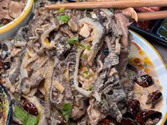 -洞庭洲·防空洞火锅·烧烤·铜锅涮肉(新百广场店)