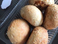 咸蛋黄鲜肉月饼-白玉兰食品(甜云店)