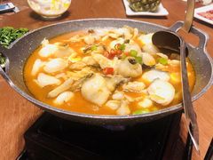 思茅酸汤鱼片-老滇山寨•云南特色菜•地方菜•民族风情歌舞表演(金碧店)