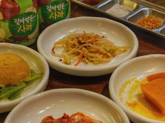 小菜碳生菜无限量-·缸桶屋·韩式牛肋条自助烤肉(西湖D11店)