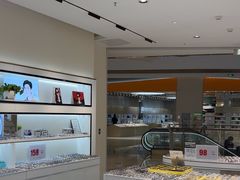 -J-Optical佳视明眼镜·蔡司视觉(青岛金茂览秀城店)