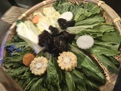 -尚尚仙·酸汤猪手·猪肚鸡火锅(华联万柳购物中心店)