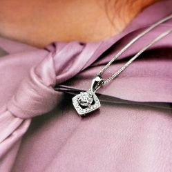 -威德钻石-克拉钻大本营(南京东路店)