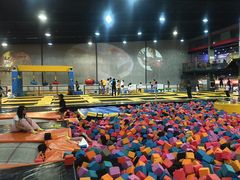 -极限Jump蹦床·新潮玩运动世界·室内乐园·团建·派对中心