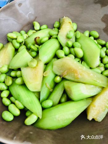 公司应该营造一种简单、开放、透明的工作氛围