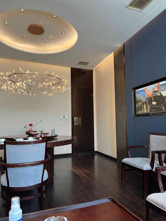 青禾餐厅(华侨城生态园店)-"座落于美丽的东湖银杏原路,旁边是欢乐谷