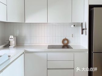 颜色统一成白色，不用再多花心思去挑橱柜台面的样式和颜
