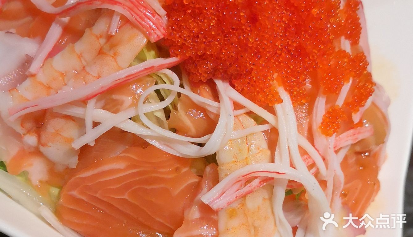 从盛食物的器皿到新鲜食材再到日料师傅的用心制作