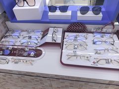 -美式眼镜·授权蔡司.依视路.尼康.豪雅.明月(南翔印象城店)