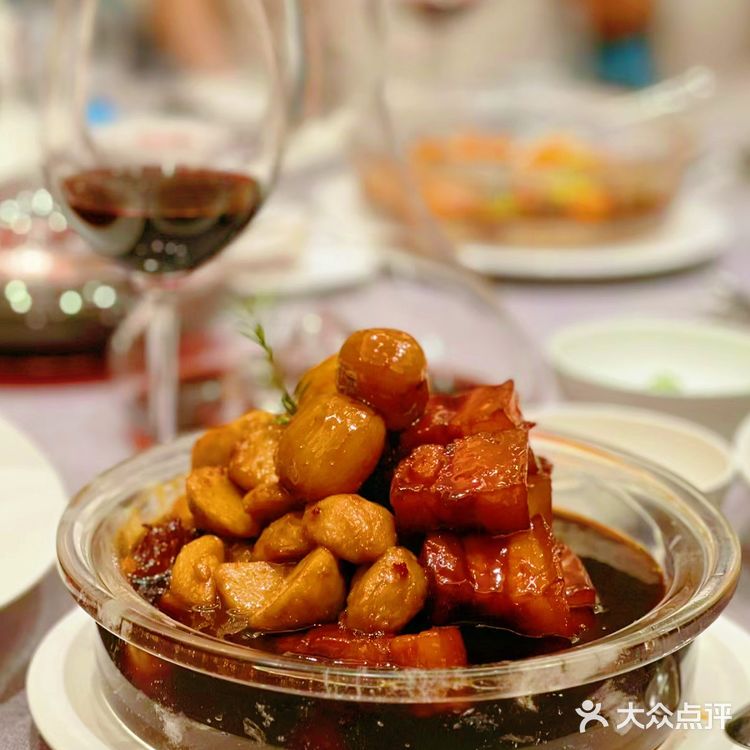 圆鑫淮扬菜新探｜白菊花醉膏蟹的鲜甜之旅 