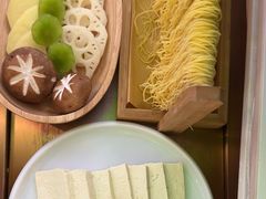 -洪氏嗨捞·广东猪肚鸡·椰子鸡火锅(西咸万象城店)