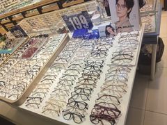 -美式眼镜·授权蔡司.依视路.尼康.豪雅.明月(人民广场店)