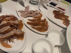 精品烤鸭-皇城根·鲁菜济南菜·吊炉烤鸭·炒鸡鱼头(济南旗舰店)