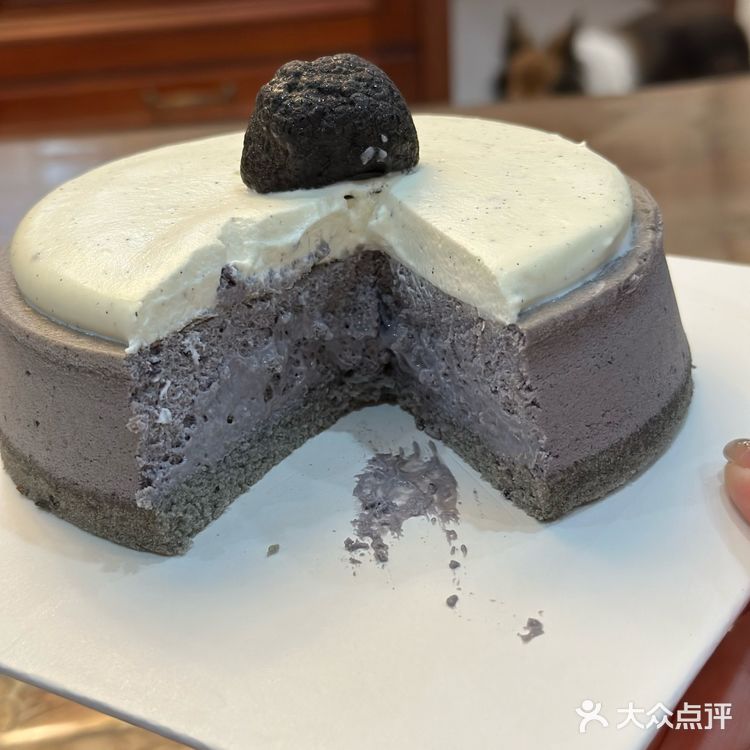好利来新品 | 黑松露香草口味半熟芝士蛋糕测评