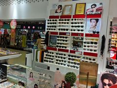 -美式眼镜·授权蔡司.依视路.尼康.豪雅.明月(人民广场店)