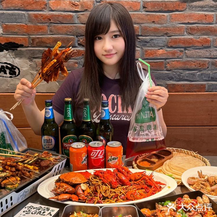 夏天的标配:喝酒撸串小龙虾吃起来‼️