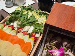 -左庭右院鲜牛肉火锅黑金店(陆家嘴中心店)