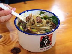 金牌杂酱酸辣粉-胖胖板凳面