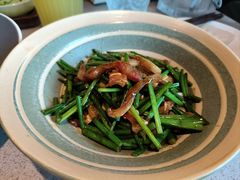 韭菜苔炒猪耳-半山腰·云南菜(侨福芳草地店)