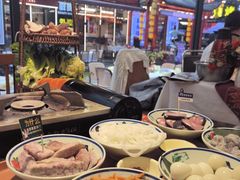-刘姐啤酒鱼民族演艺餐厅(西街总店)