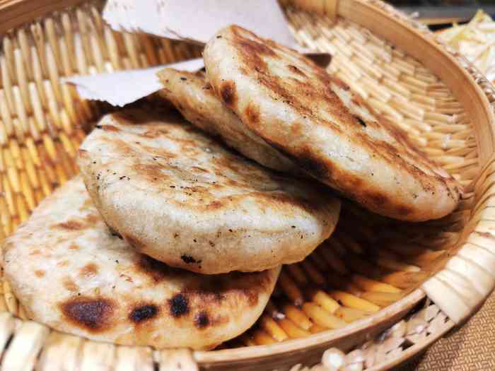 老潍县城隍庙肉火烧-"逛地方小学门口的这一片早市,饿了,看到这.