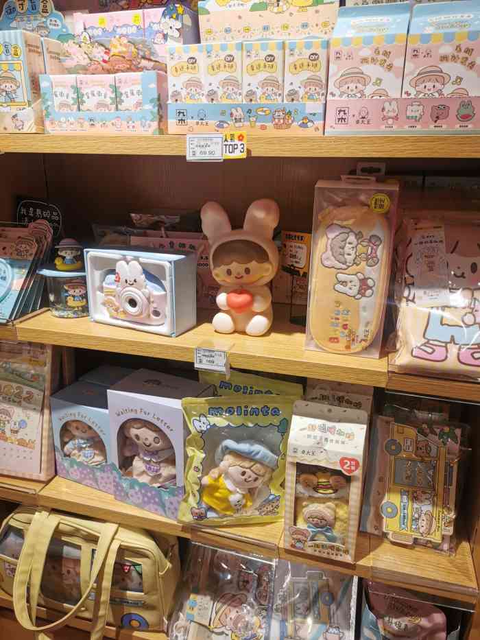 九木杂物社(建业凯旋店)-"这间杂物社开在凯旋广场三楼中间,真是非常.