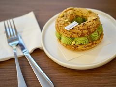 开心果树莓泡芙-Ten Olives甜点