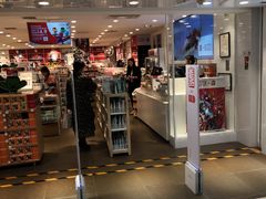-名创优品(北京新中关购物中心地铁层店)