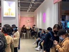 等位区-果呀呀(国金街店)