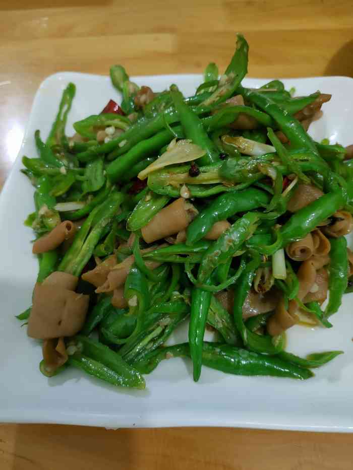 洪雅小食-"点了七个菜,有荤有素,荤菜中粉蒸牛肉最好.