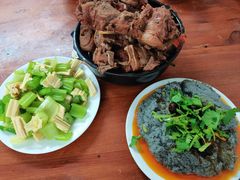 芹菜腐竹-宝瑞门钉肉饼店