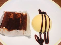 提拉米苏与冰淇淋-萨莉亚意式餐厅(杭州西溪龙湖天街店)